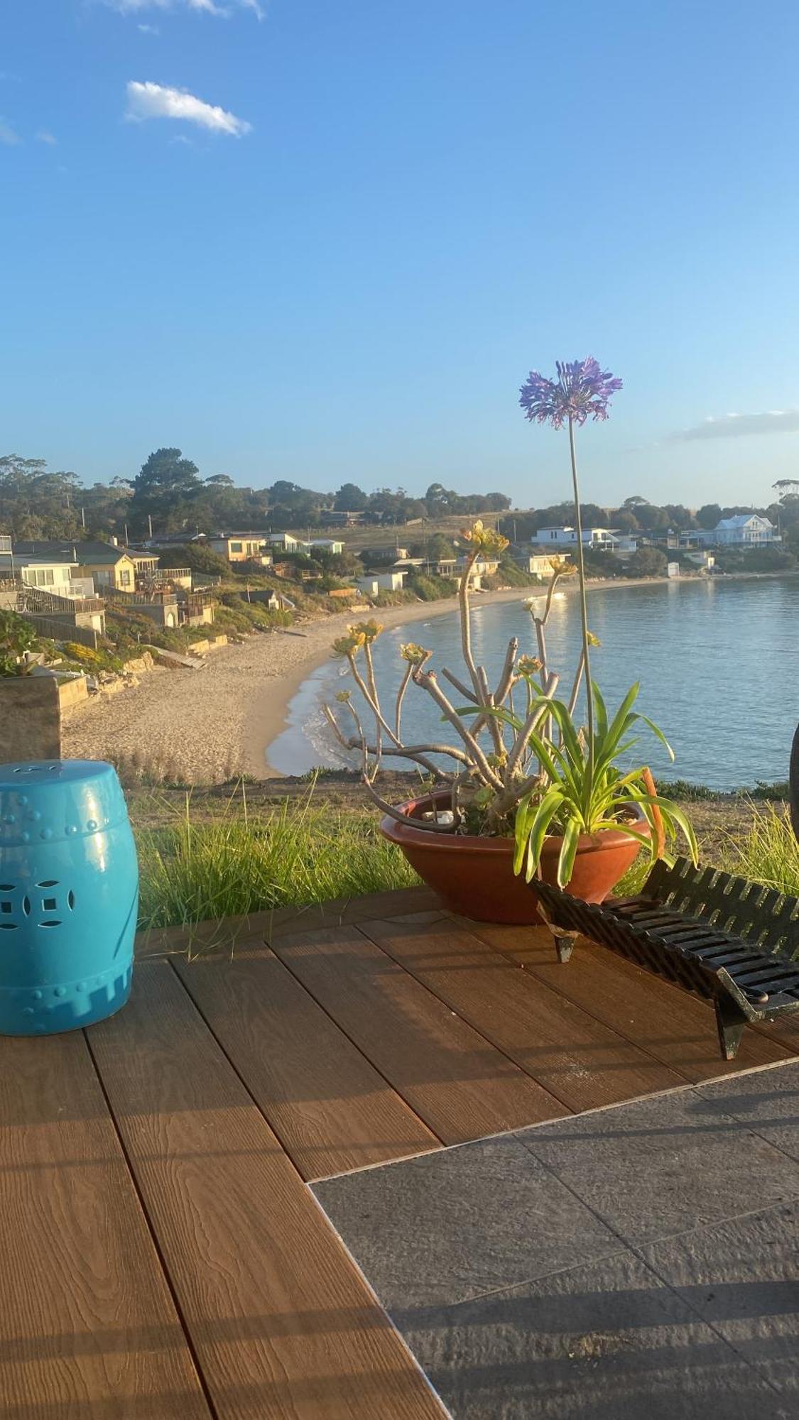 Beach Buoy Opossum Bay South Arm Екстер'єр фото